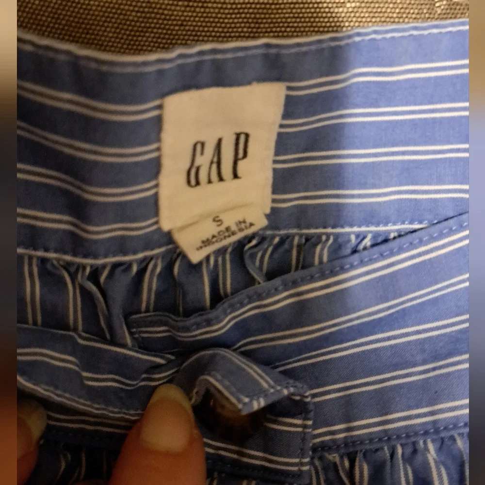 Gap top in S sz - Picture 3 of 4